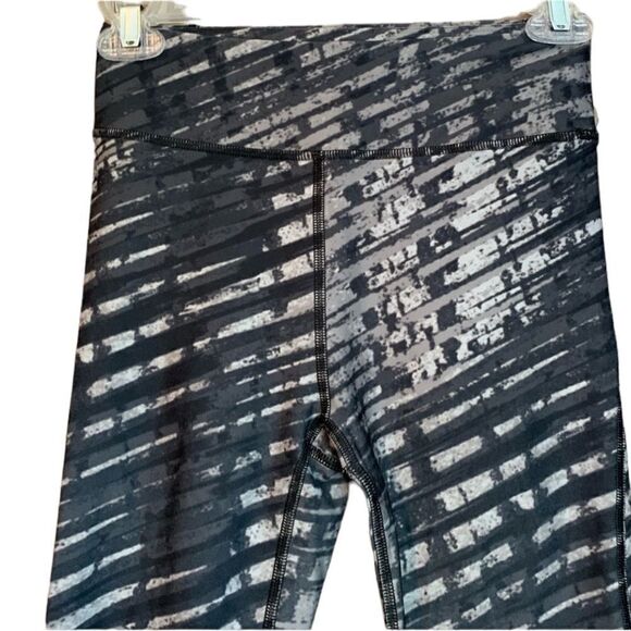 3 for $30! Under Armour compression capri pants - Picture 2 of 9